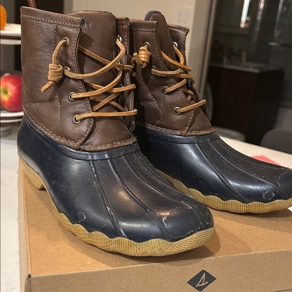 Sperry Brown and Blue girls 6 Saltwater duck Boots